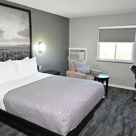 Super 8 By Wyndham Higginsville Exterior photo