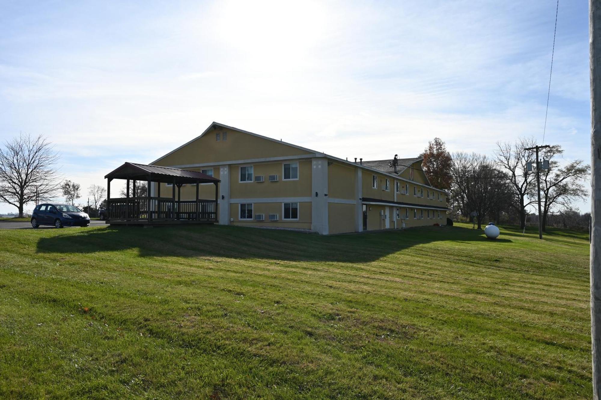 Super 8 By Wyndham Higginsville Exterior photo