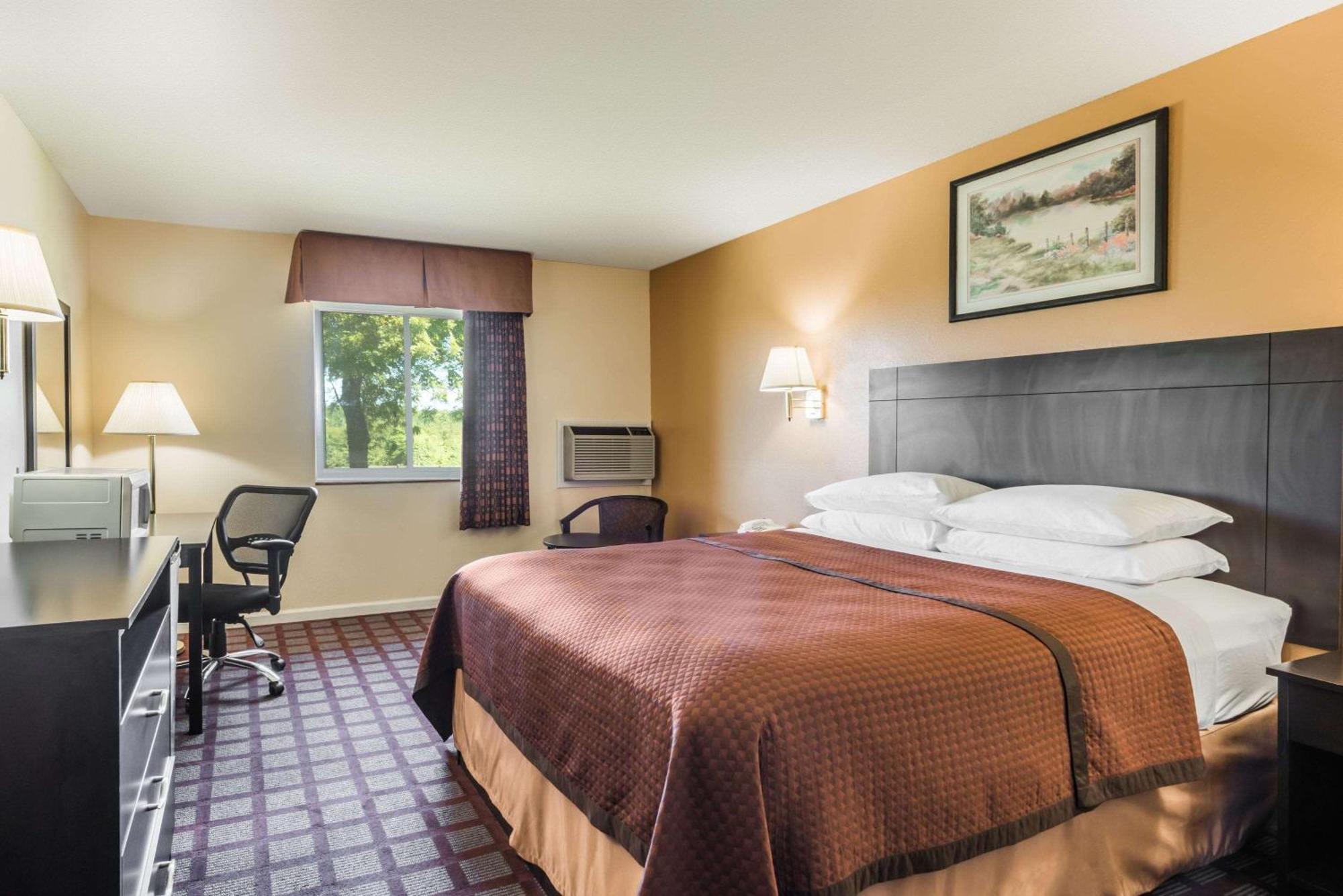Super 8 By Wyndham Higginsville Exterior photo